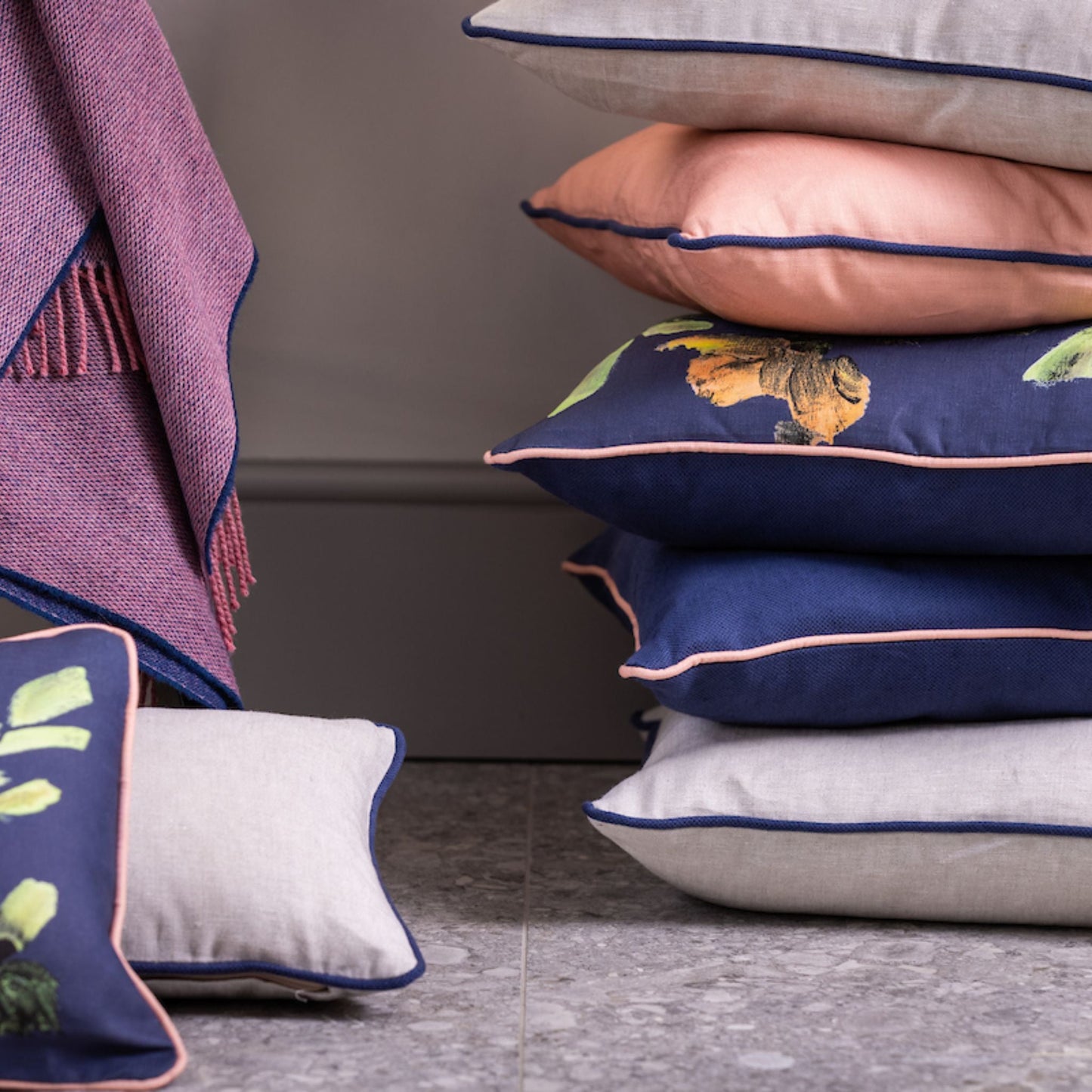 Ulster Weavers Plain Linen Cushion - Hillsborough Floral (50cm x 30cm, Dusty Pink/Navy) - - Ulster Weavers