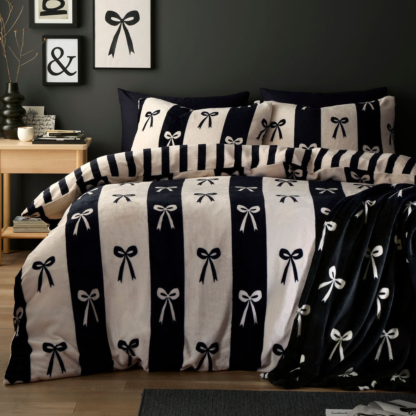Bows Throw in Monochrome 120 x 150cm - Throw - Fusion