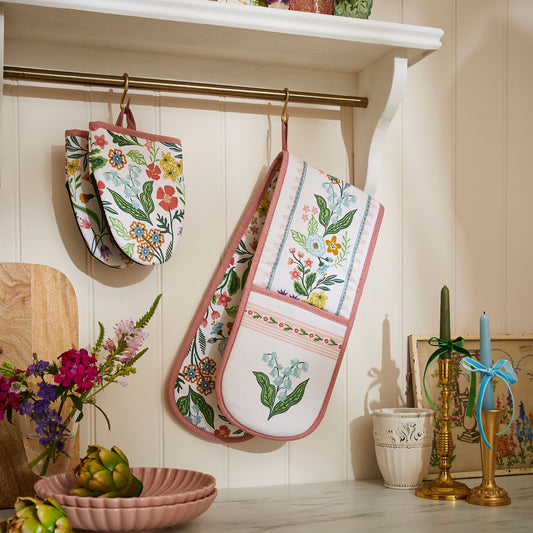 Petals & Prose Double Oven Glove in Pink