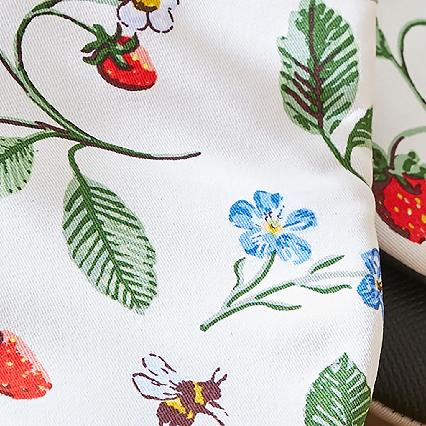 Strawberry Patch Microwave Mitts Pair in Green