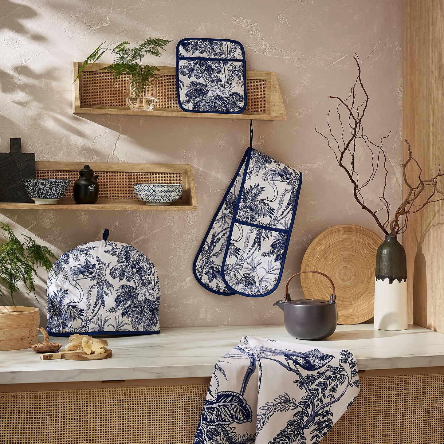 Ulster Weavers Willow Toile Tea Cosy One Size in Blue - Tea Cosy - Ulster Weavers