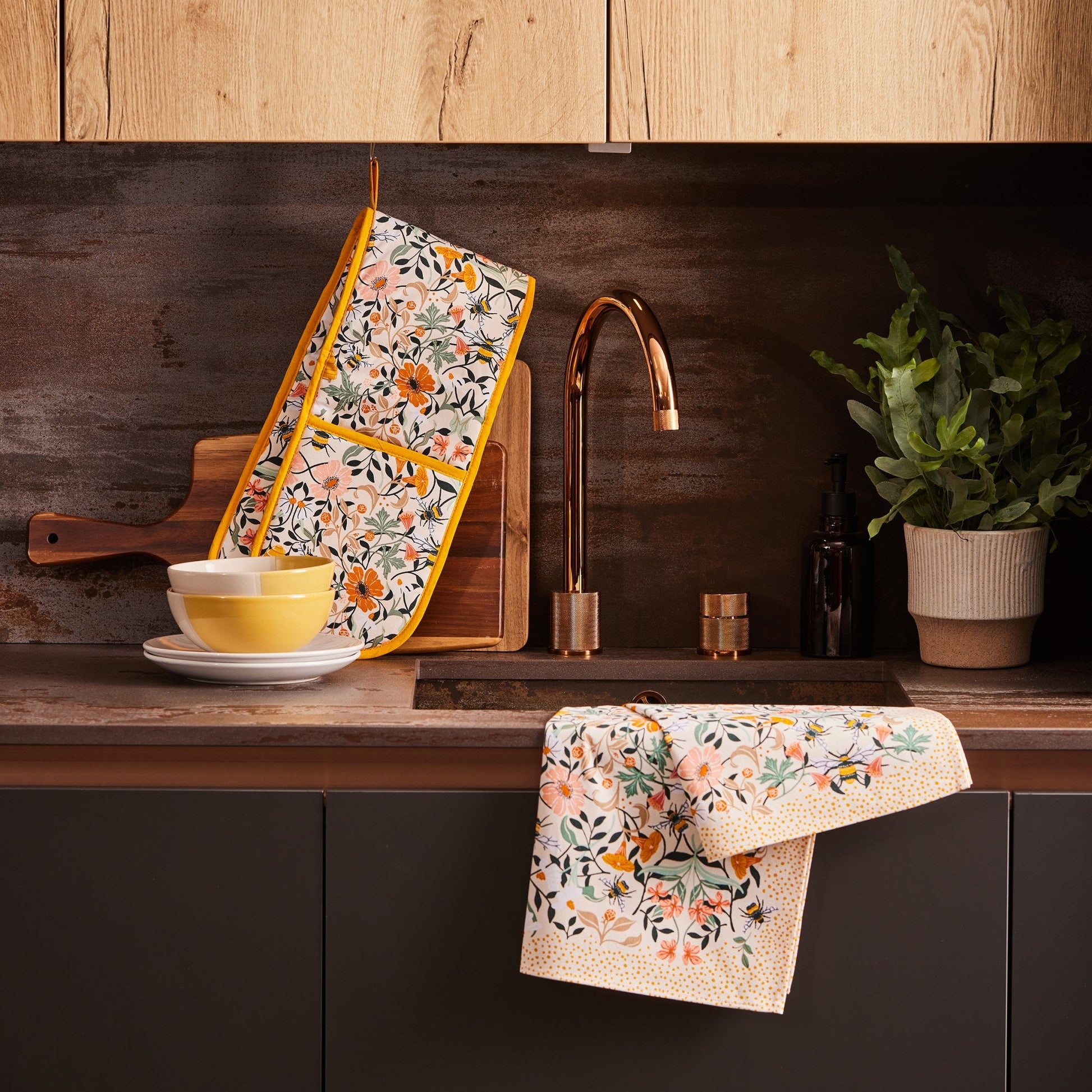 Ulster Weavers Bee Bloom Tea Towel - Cotton One Size in Multi - Tea Towel - Ulster Weavers