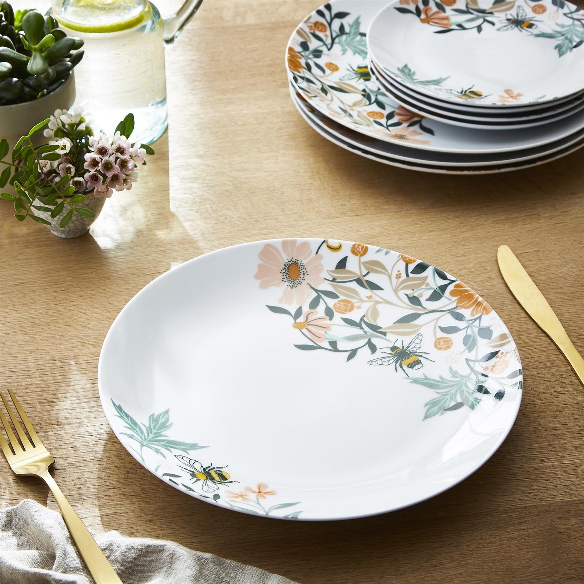 Ulster Weavers Bee Bloom Dinner Plate - Porcelain - 4 Pack One Size in White - Plates - Ulster Weavers
