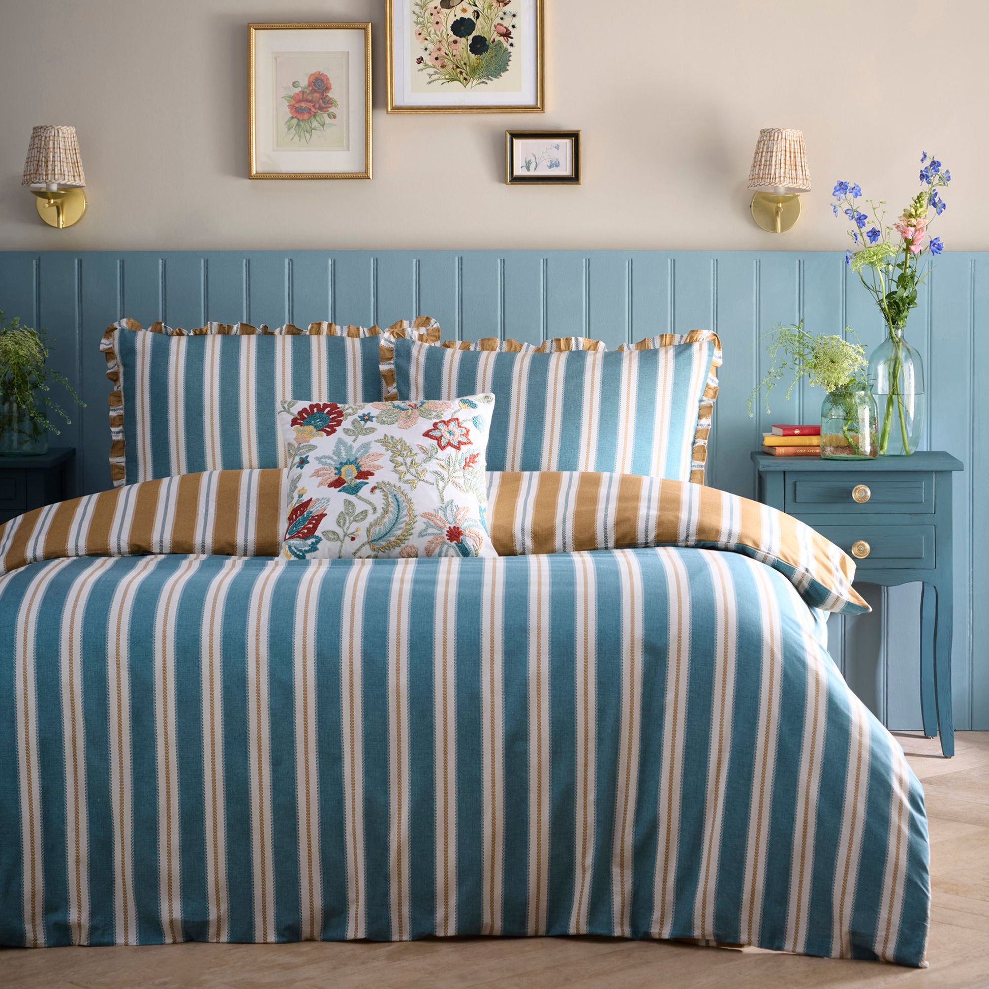 Amara Cushion in Multicolour 43 x 43cm - Cushion - Appletree