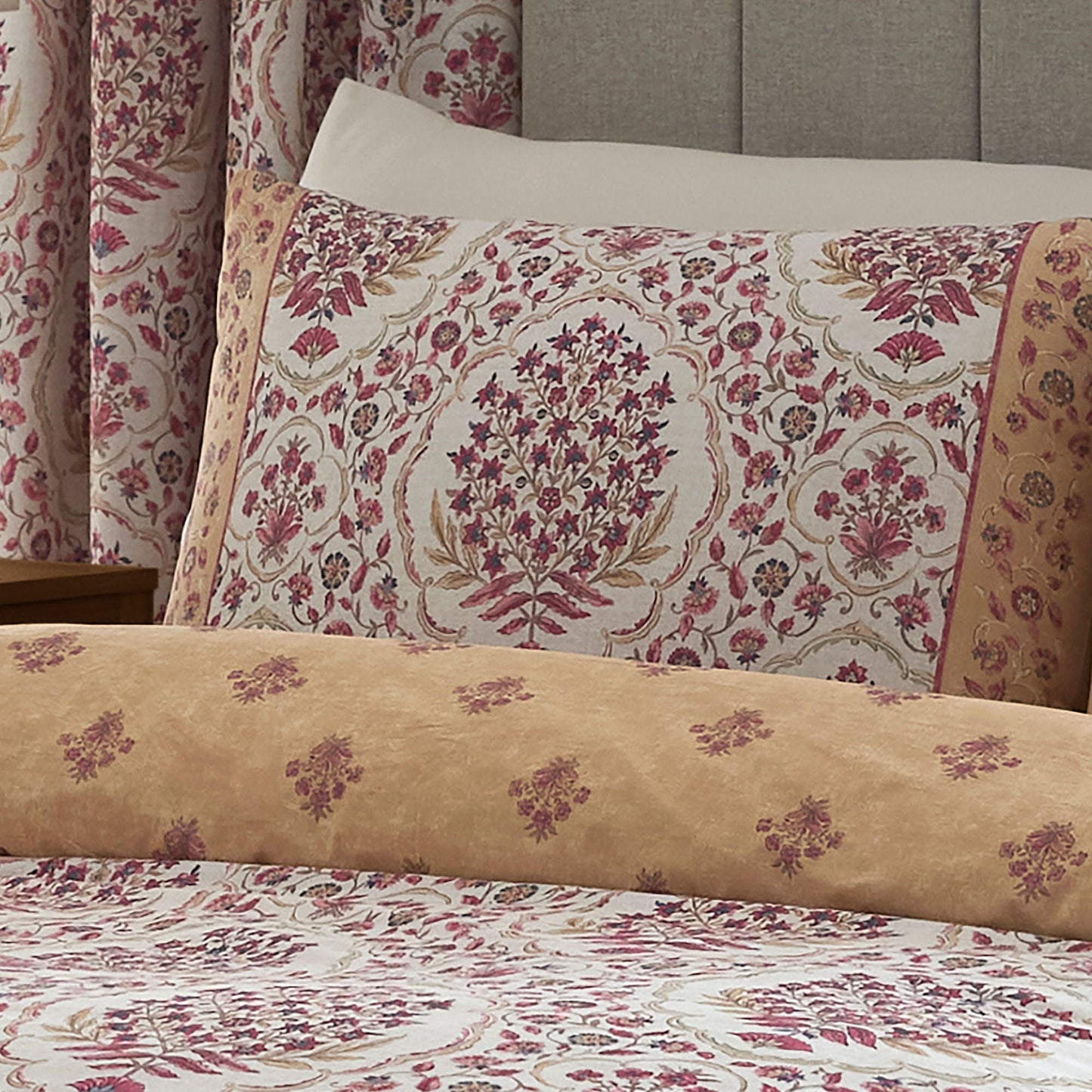 Ashmead Duvet Cover Set in Berry - Duvet Cover Set - D & D