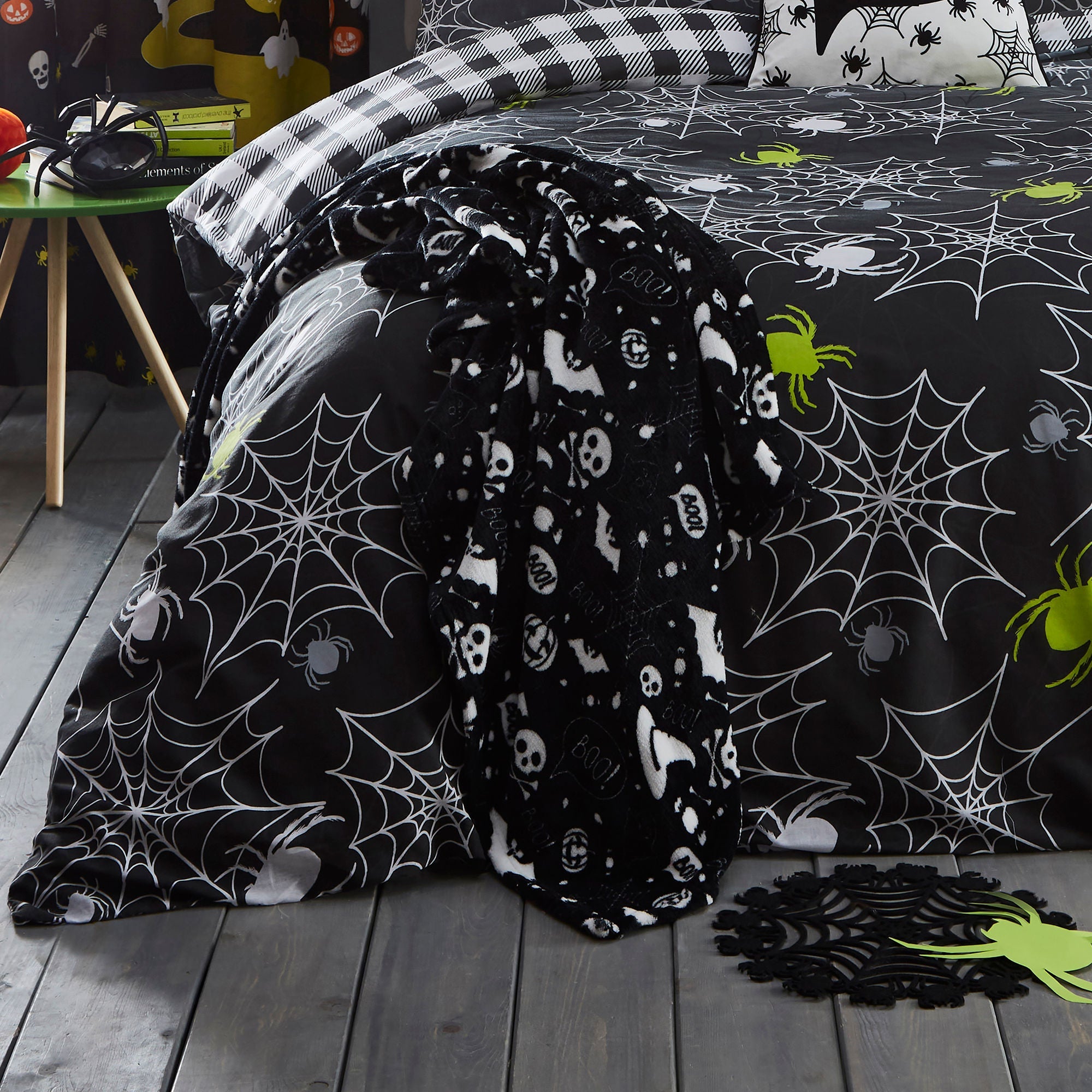 Boo Halloween Throw in Black 120 x 150cm – UW Home