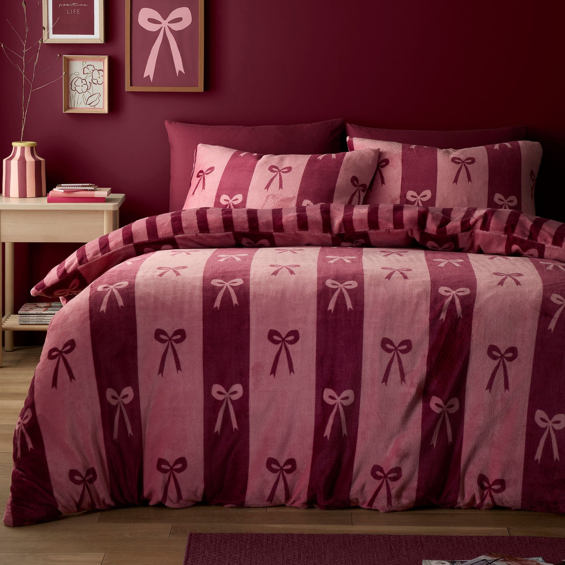 Bows Duvet Cover Set in Berry - Duvet Cover Set - Fusion