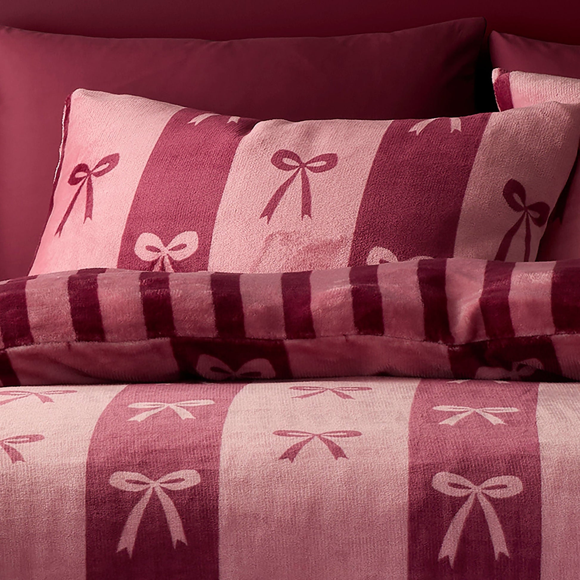 Bows Duvet Cover Set in Berry - Duvet Cover Set - Fusion