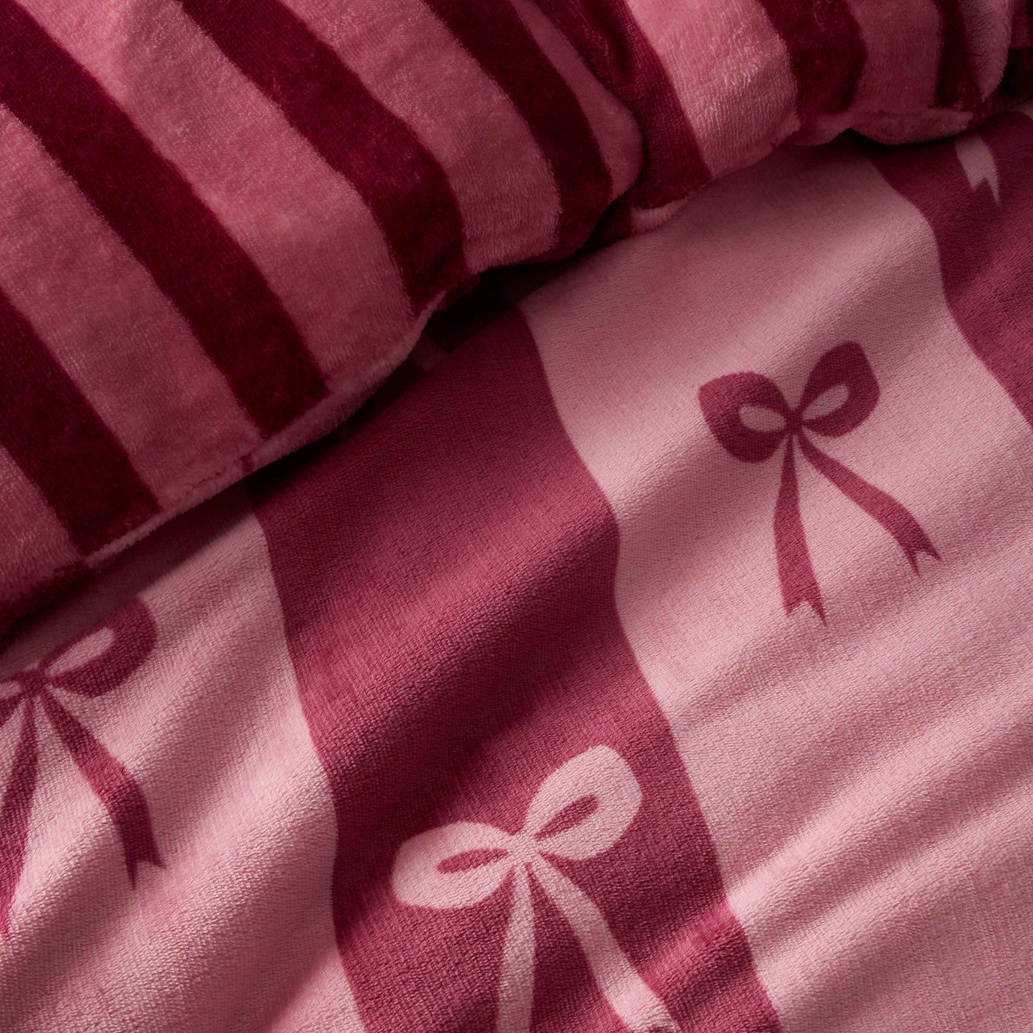 Bows Duvet Cover Set in Berry - Duvet Cover Set - Fusion