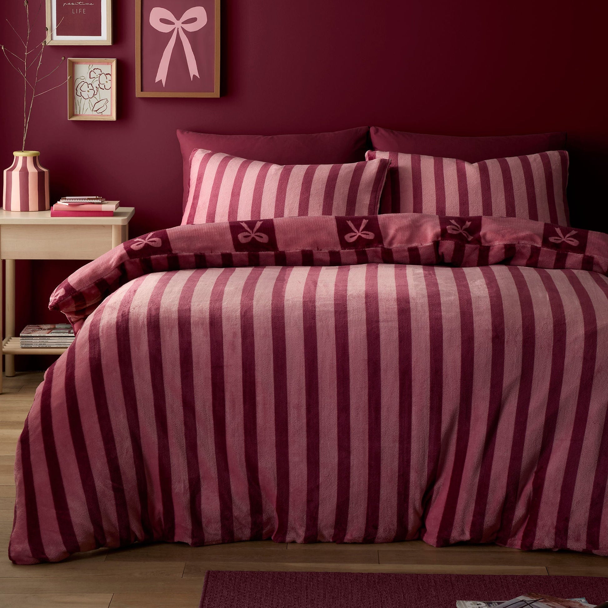 Bows Duvet Cover Set in Berry - Duvet Cover Set - Fusion