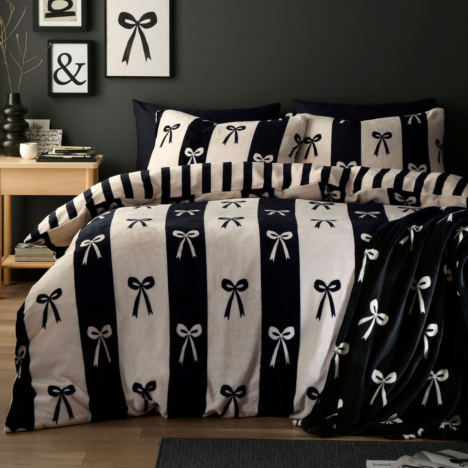 Bows Throw in Monochrome 120 x 150cm - Throw - Fusion