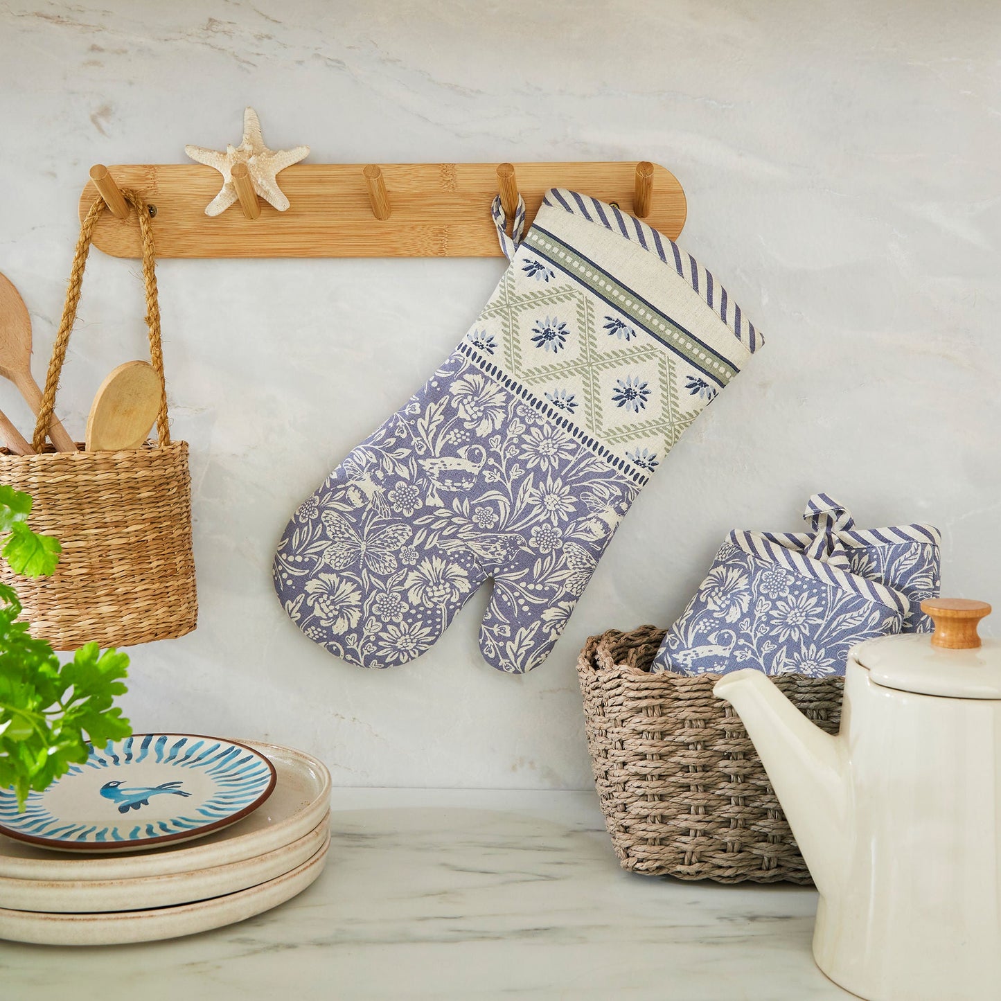 Coastal Treasures Gauntlet Oven Glove in Blue