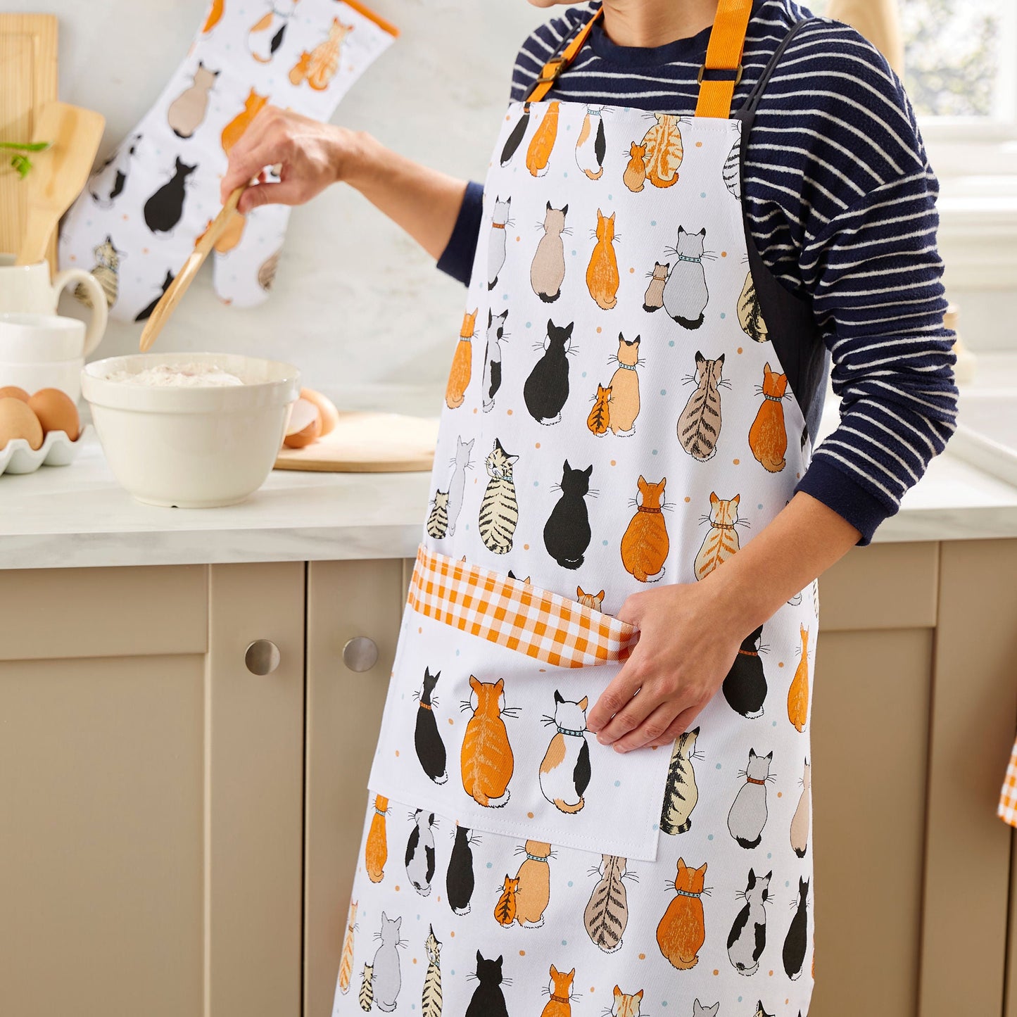 Cats In Waiting 2026 Cotton Apron in Orange