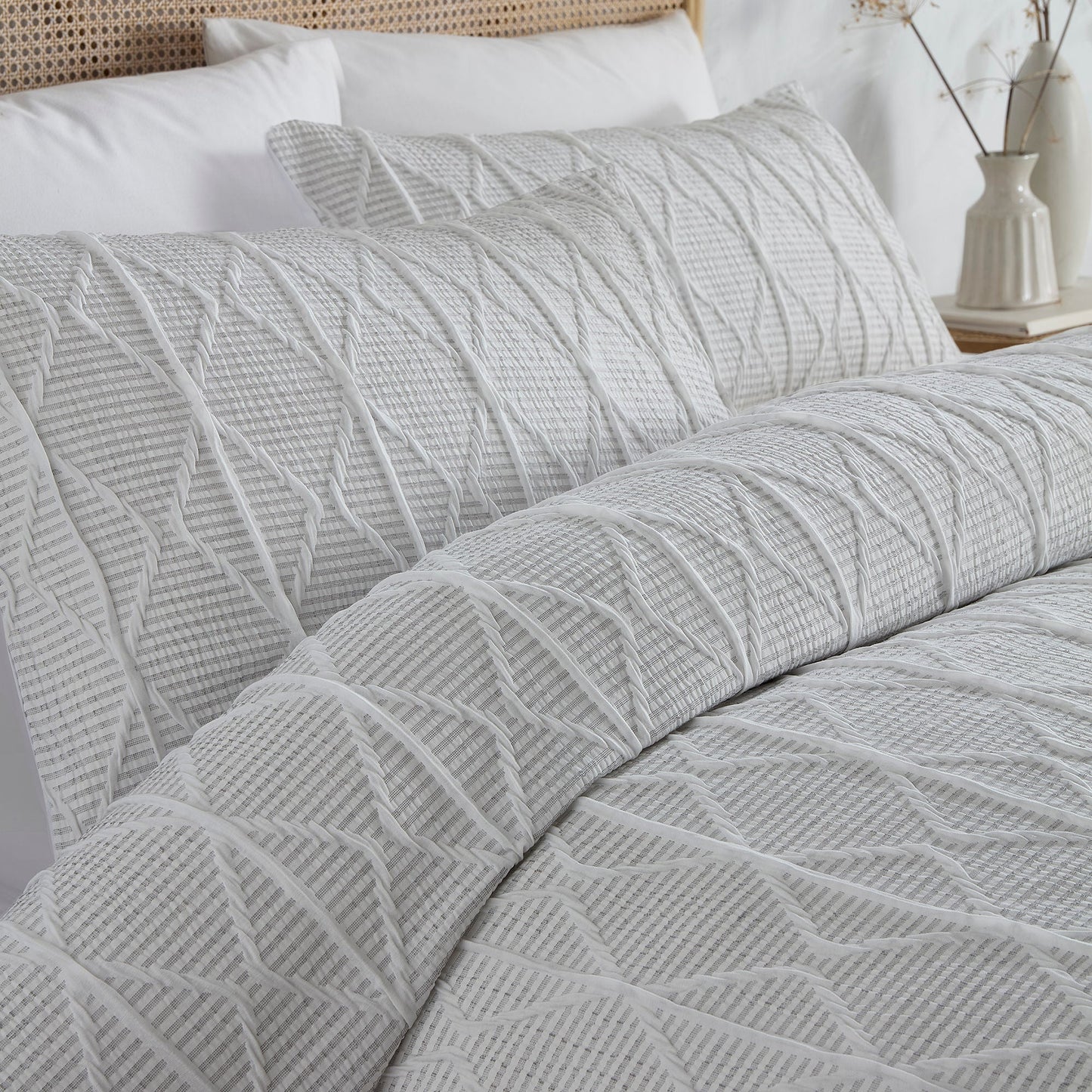Crinkle Stripe Duvet Cover Set in White
