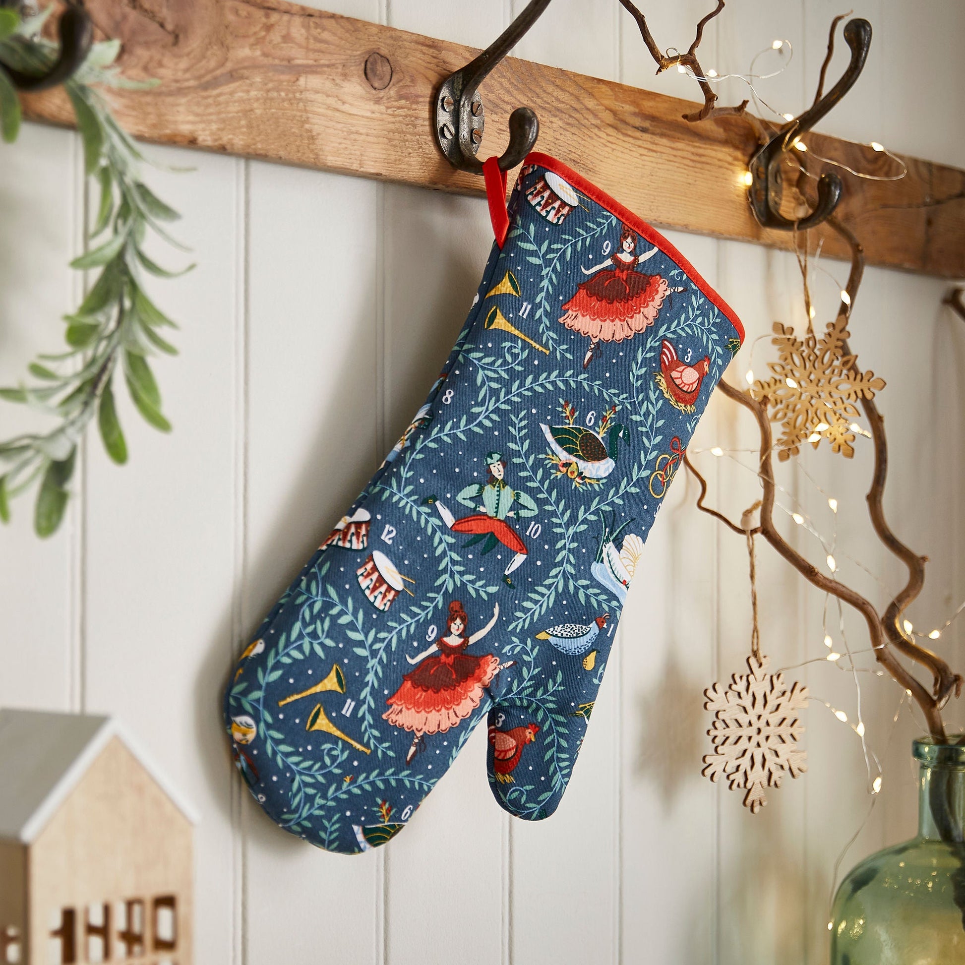 Ulster Weavers 12 Days of Christmas Gauntlet Oven Glove One Size in Green - Gauntlet Oven Glove - Ulster Weavers