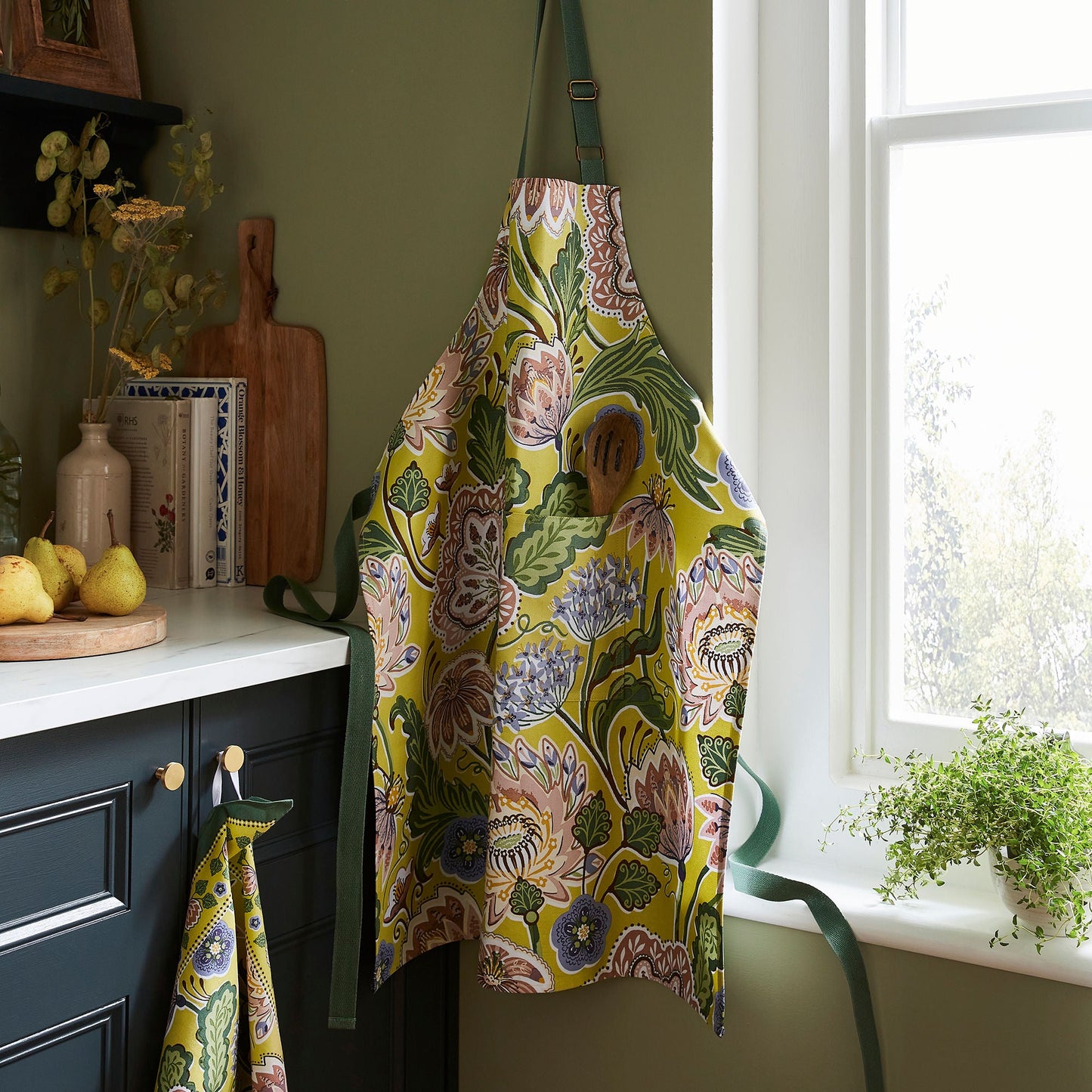 Ulster Weavers Emmeline Apron - Cotton One Size in Green - Apron - Ulster Weavers