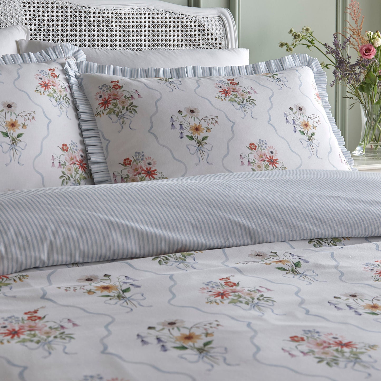 Floral Bouquet Duvet Cover Set in Multi