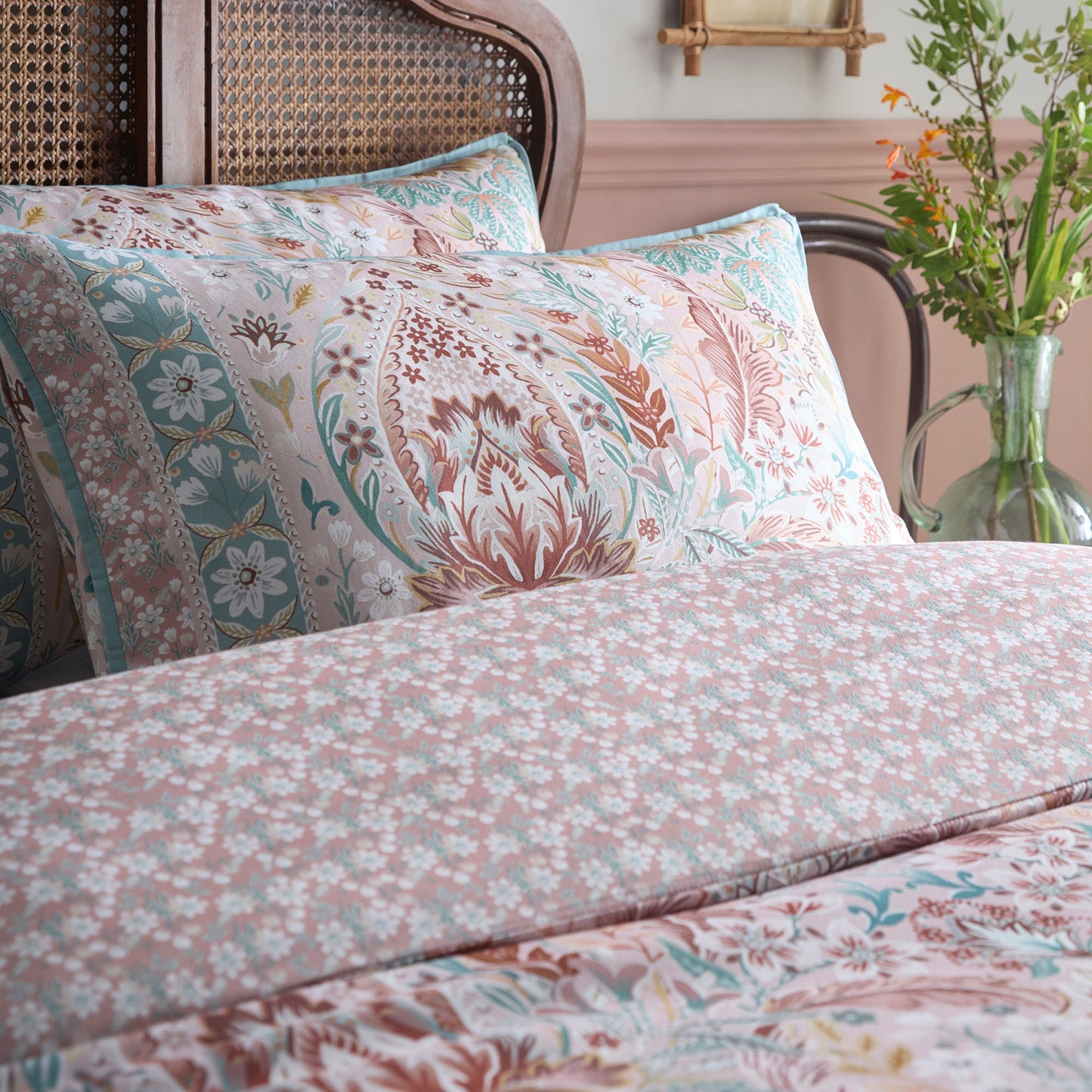 Floral Damask Duvet Cover Set in Multi
