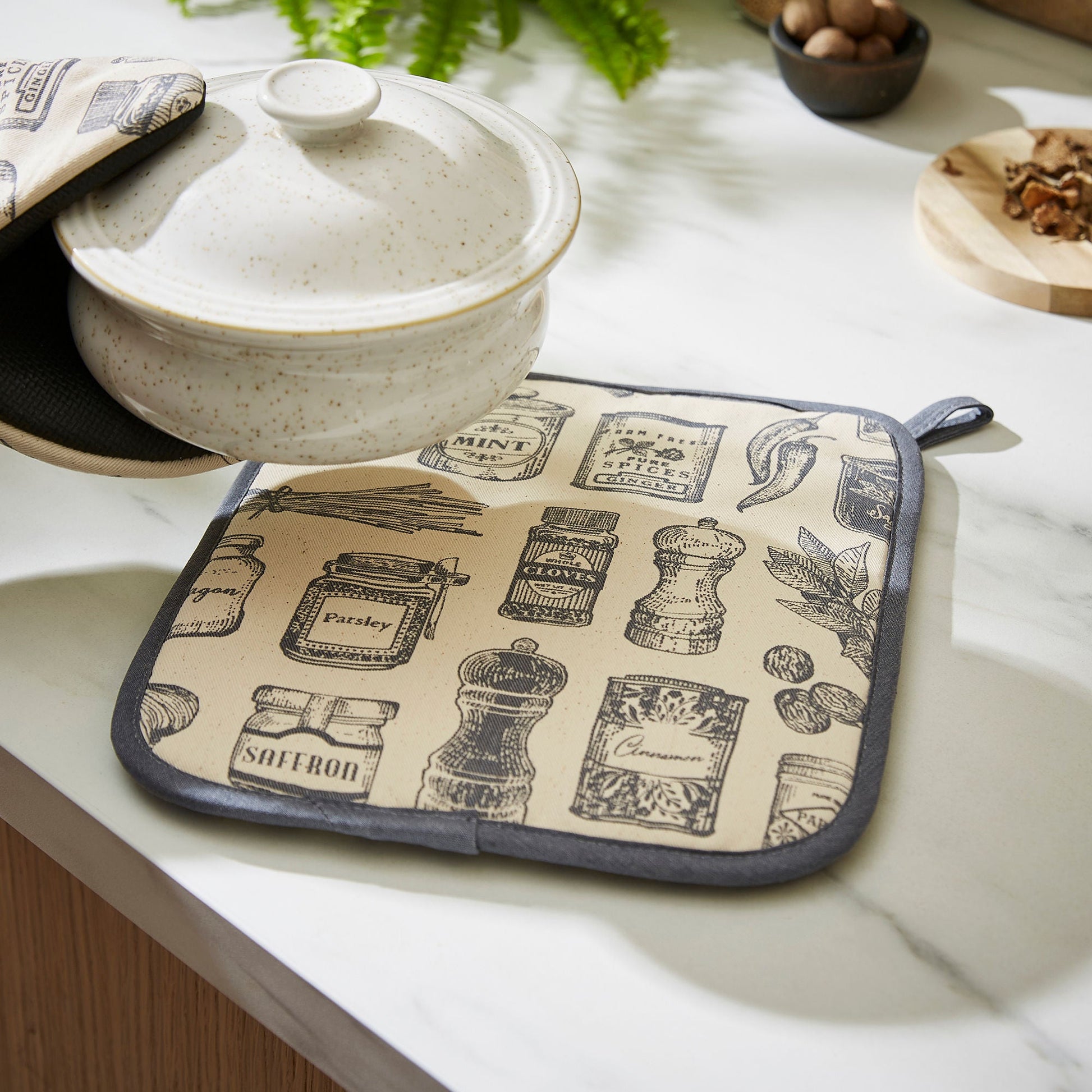 Ulster Weavers Herbs & Spices Pot Mitt One Size in Grey - Pot Mitt - Ulster Weavers
