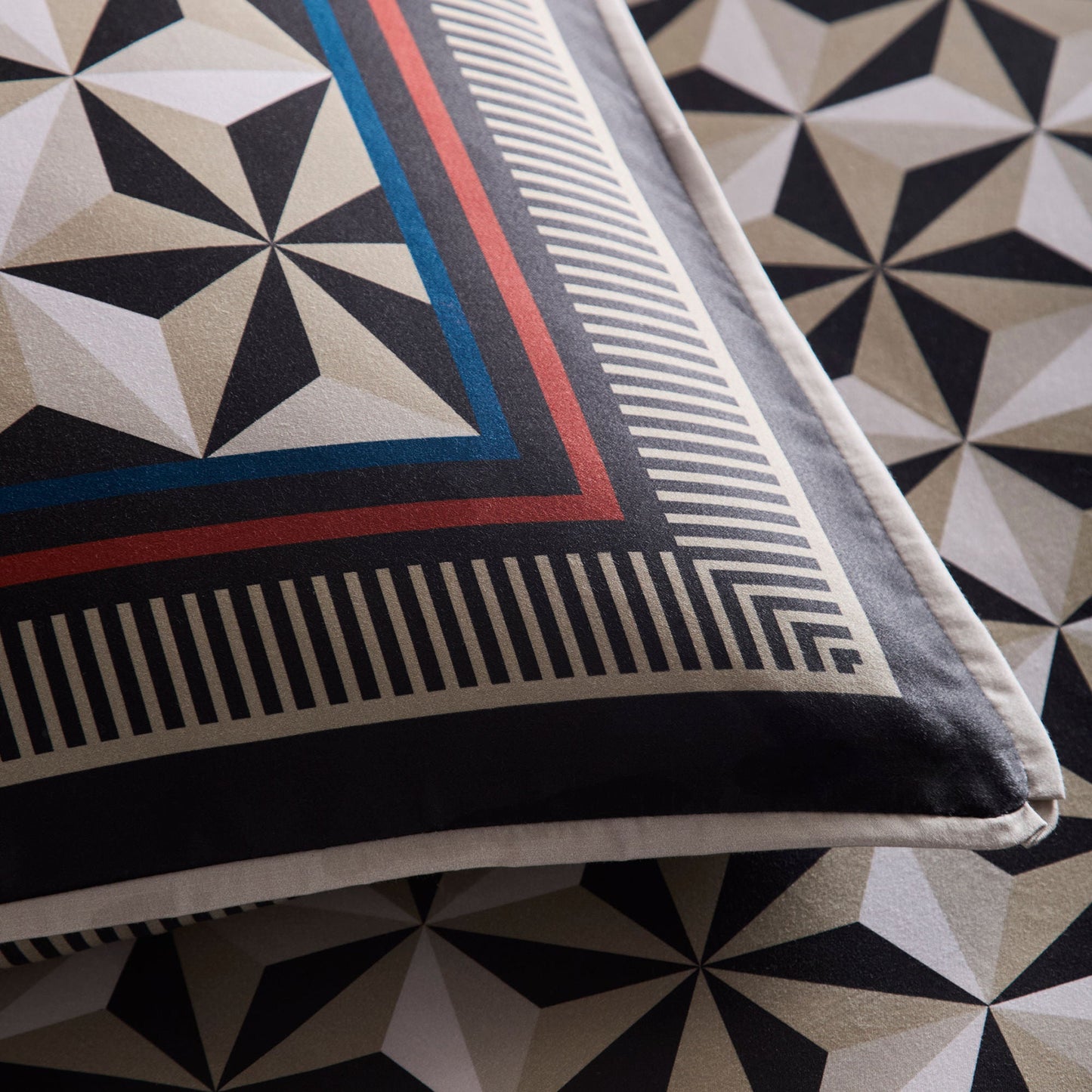 Hero Duvet Cover Set in Black