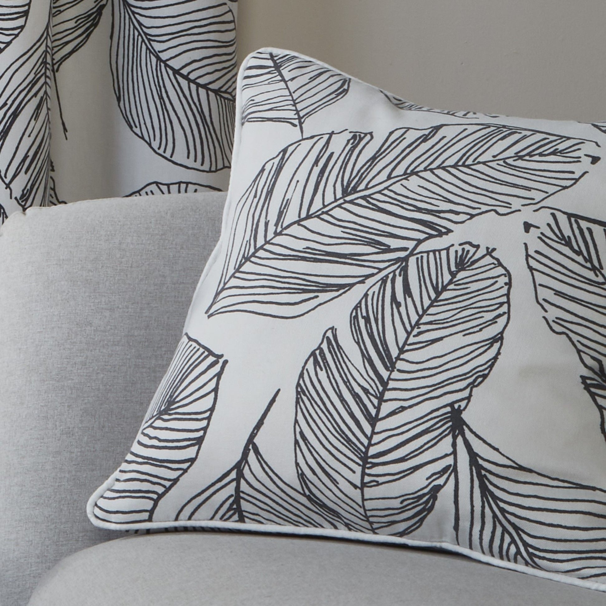 Matteo Cushion by Fusion in Black 43 x 43cm - Cushion - Fusion
