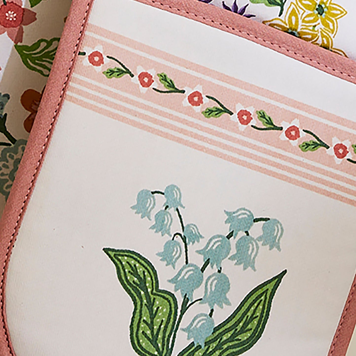 Petals & Prose Double Oven Glove in Pink