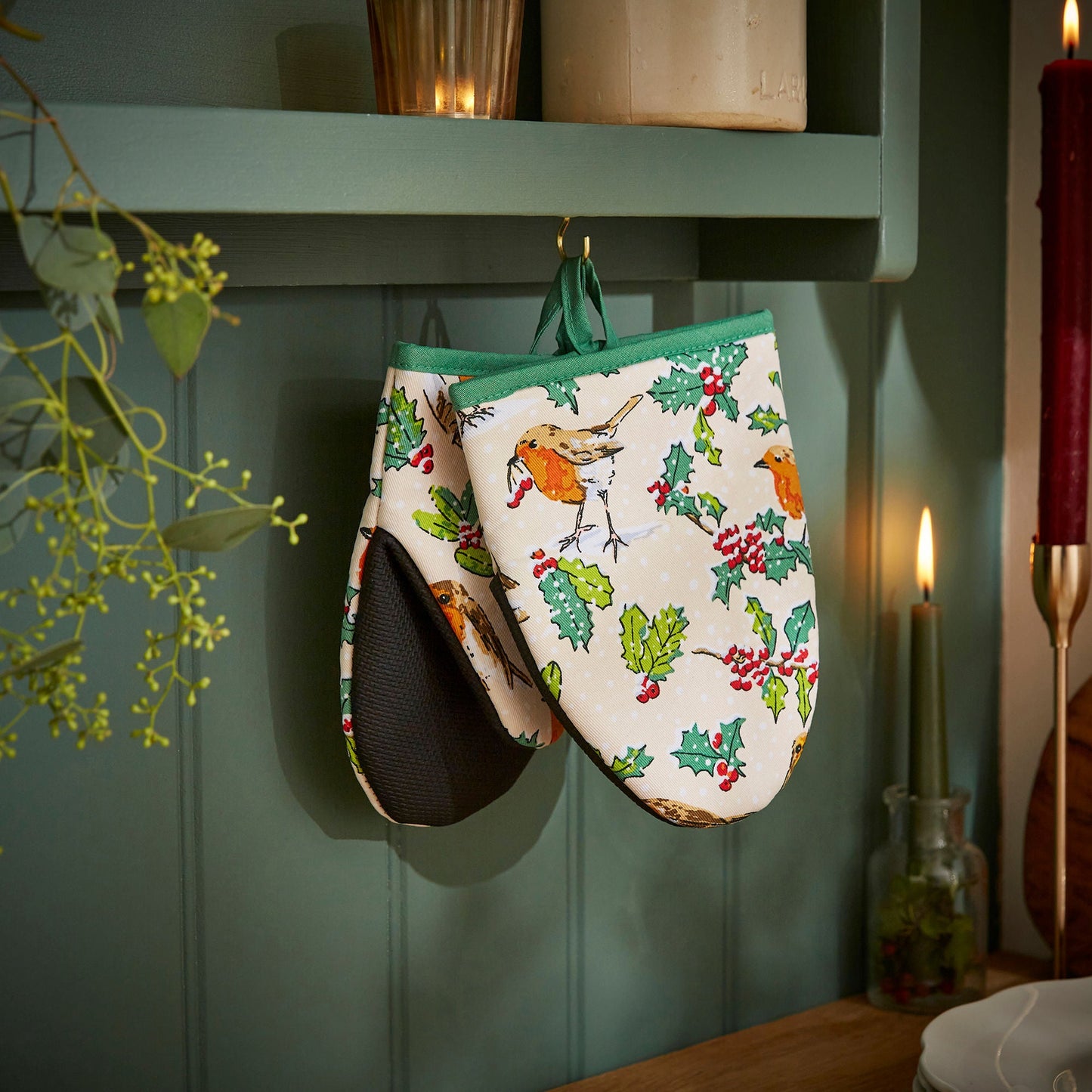 Christmas Robins Microwave Mitts Pair in Green