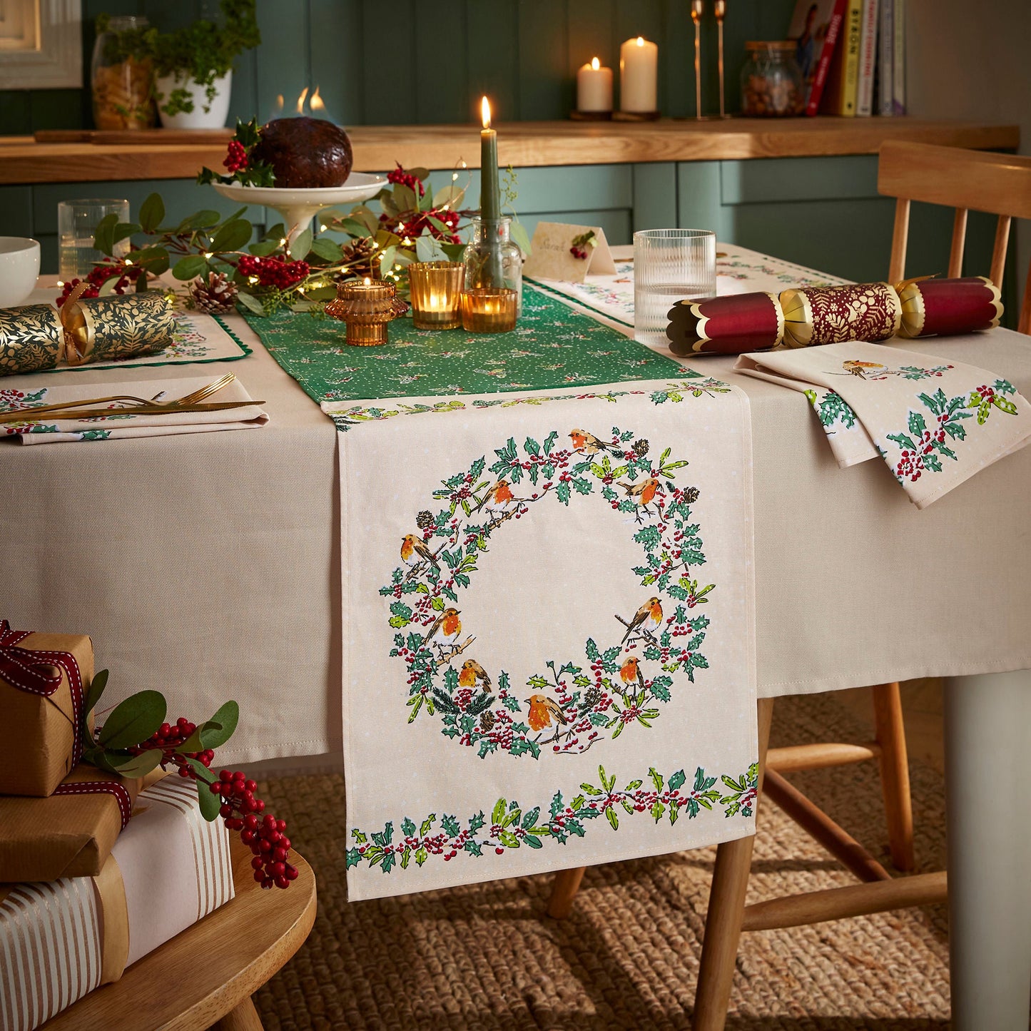 Christmas Robins Table Runner in Green