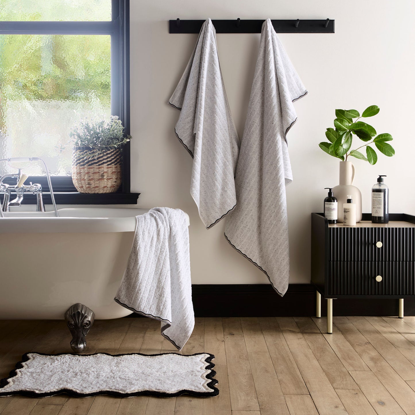 Scallop Bath Mat in Monochrome 50 x 80cm