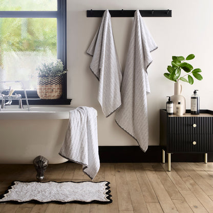 Scallop Bath Mat in Monochrome 50 x 80cm