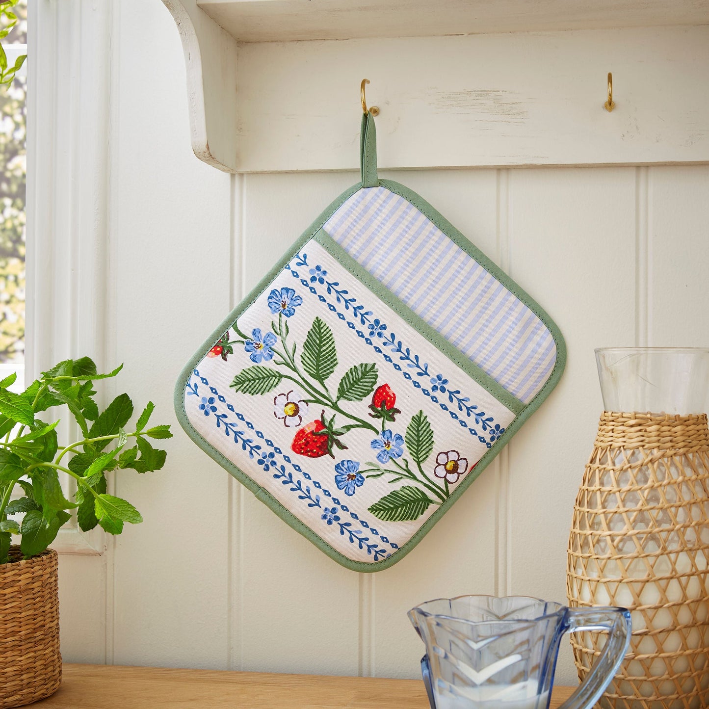 Strawberry Patch Pot Mitt in Green