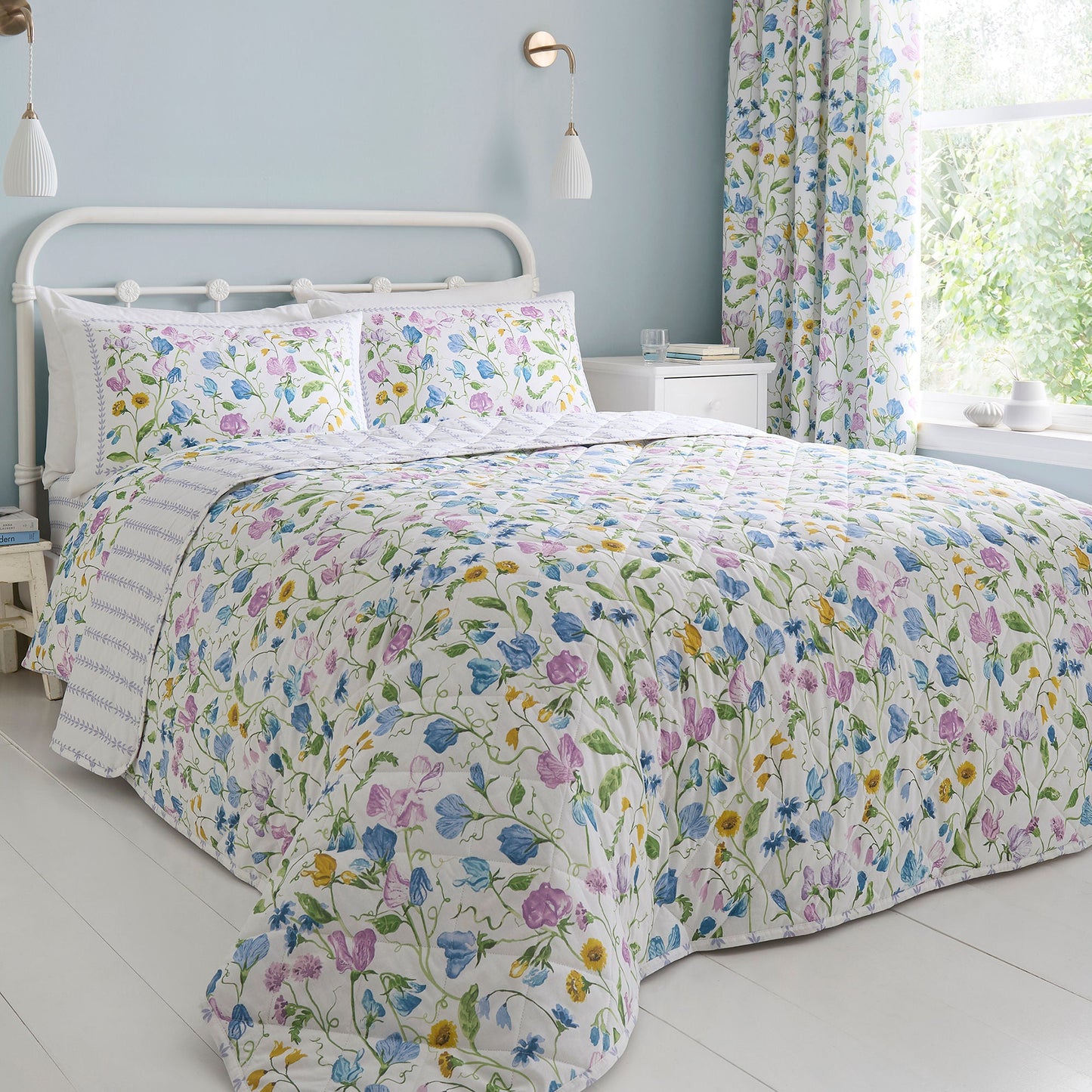 Sweetpea Floral Bedspread in Lilac 200cm x 200cm