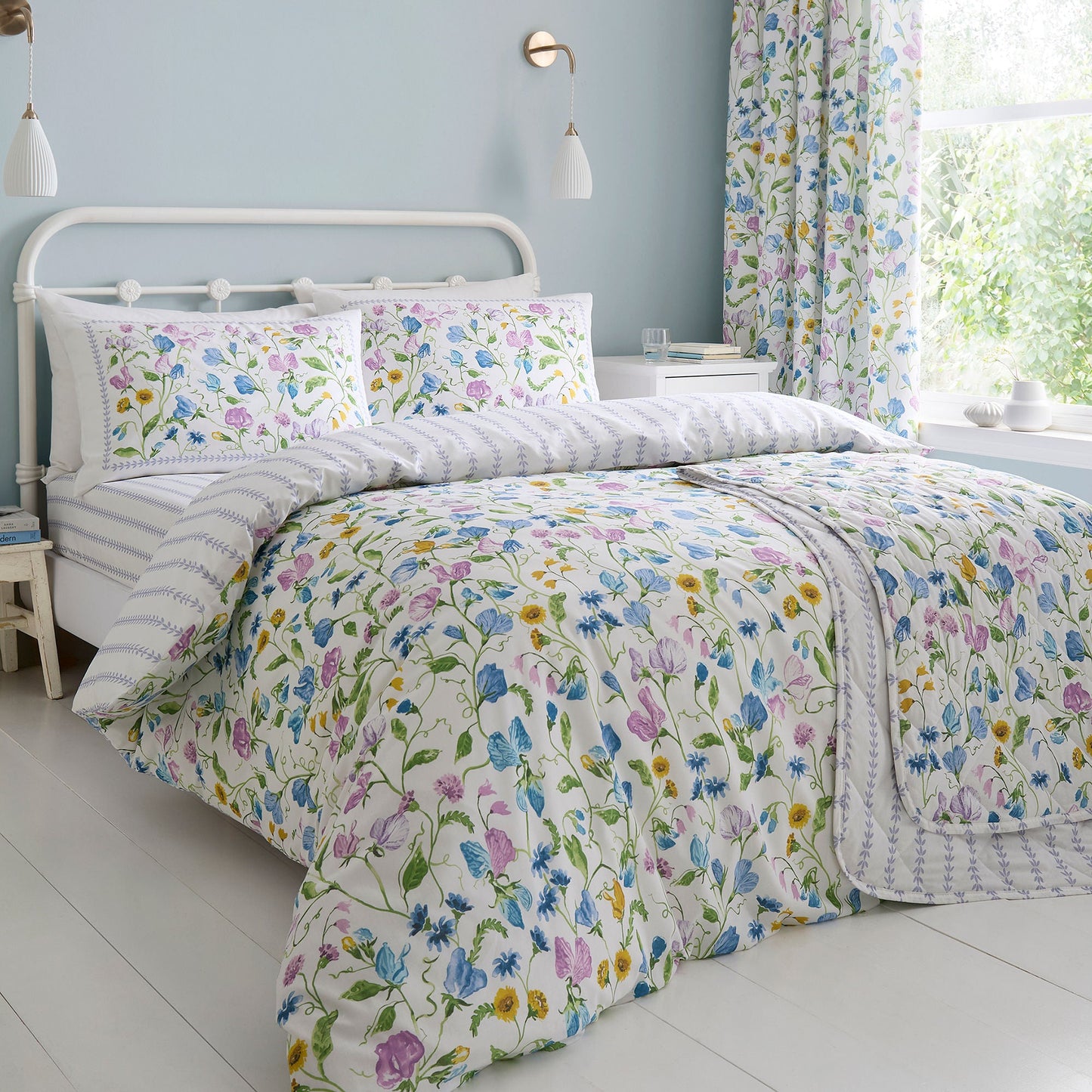 Sweetpea Floral Pair of Pencil Pleat Curtains in Lilac