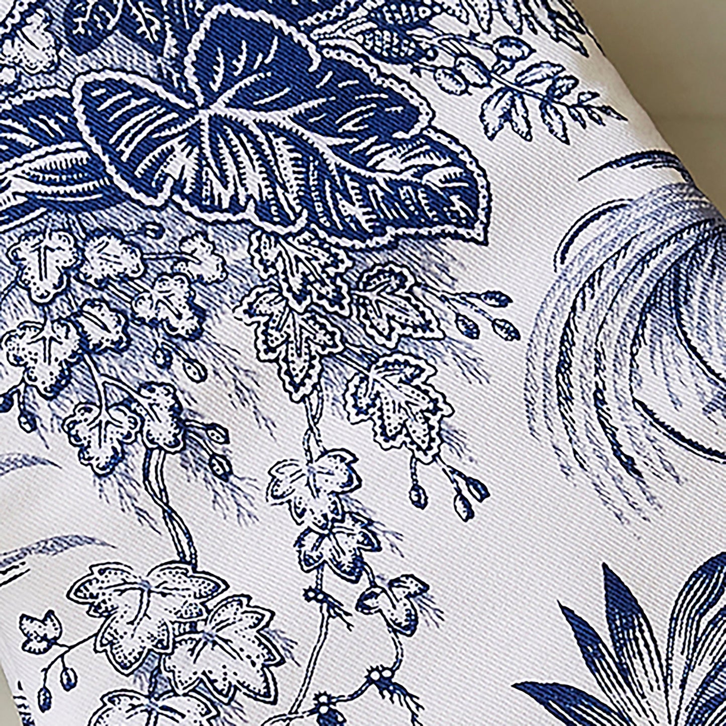Ulster Weavers Willow Toile Gauntlet Oven Glove One Size in Blue - Gauntlet Oven Glove - Ulster Weavers