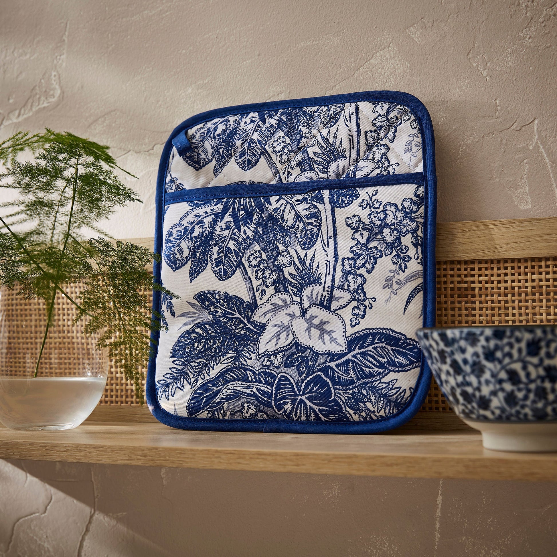 Ulster Weavers Willow Toile Pot Mitt One Size in Blue - Pot Mitt - Ulster Weavers