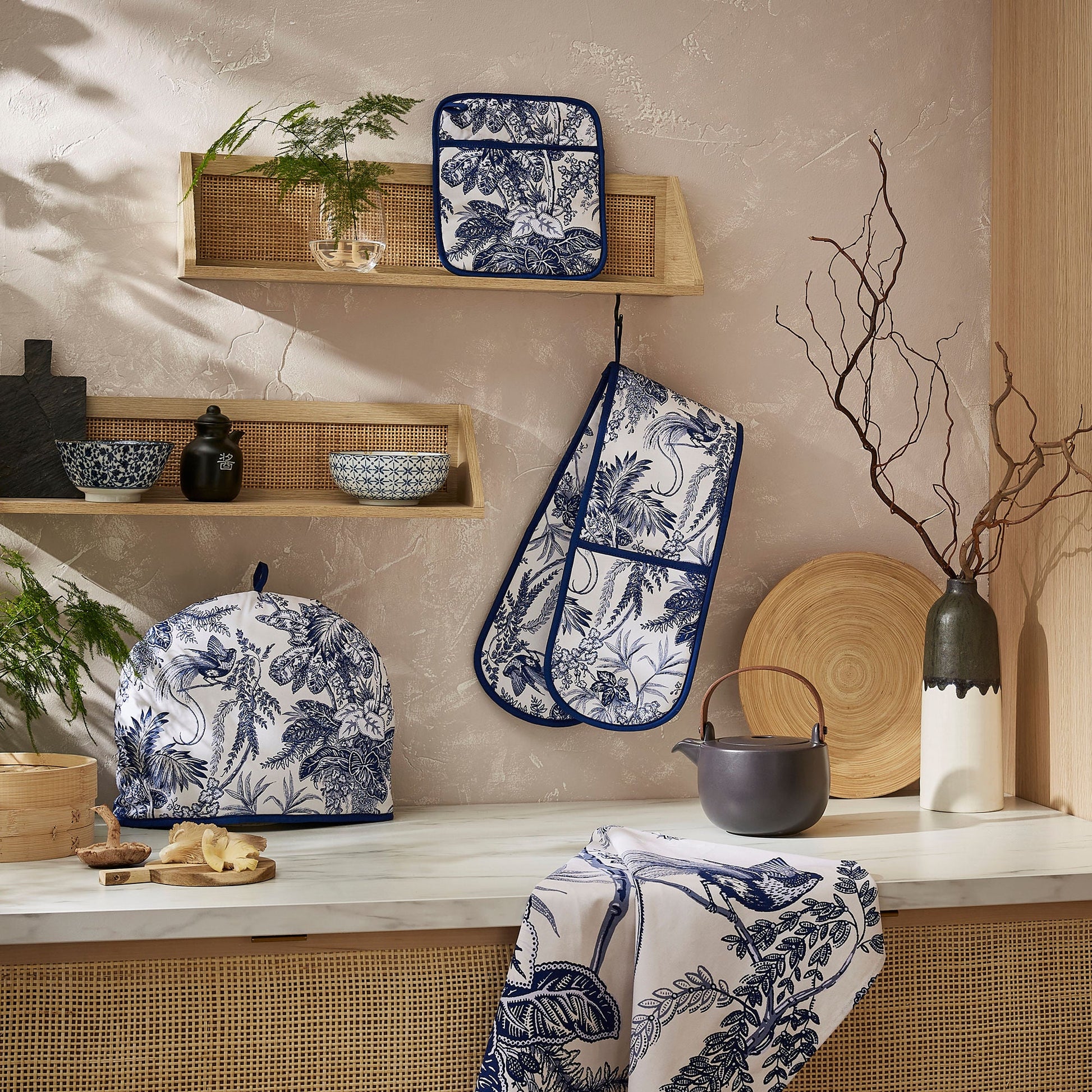 Ulster Weavers Willow Toile Tea Cosy One Size in Blue - Tea Cosy - Ulster Weavers