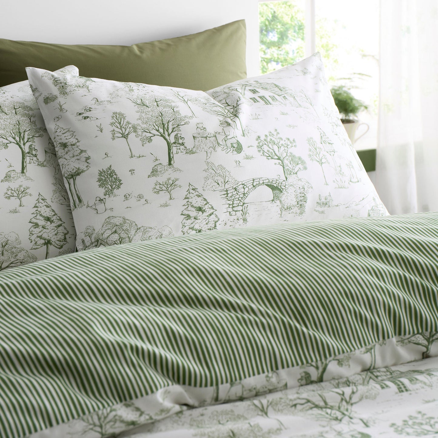 Woodland Toile Duvet Cover Set in Green