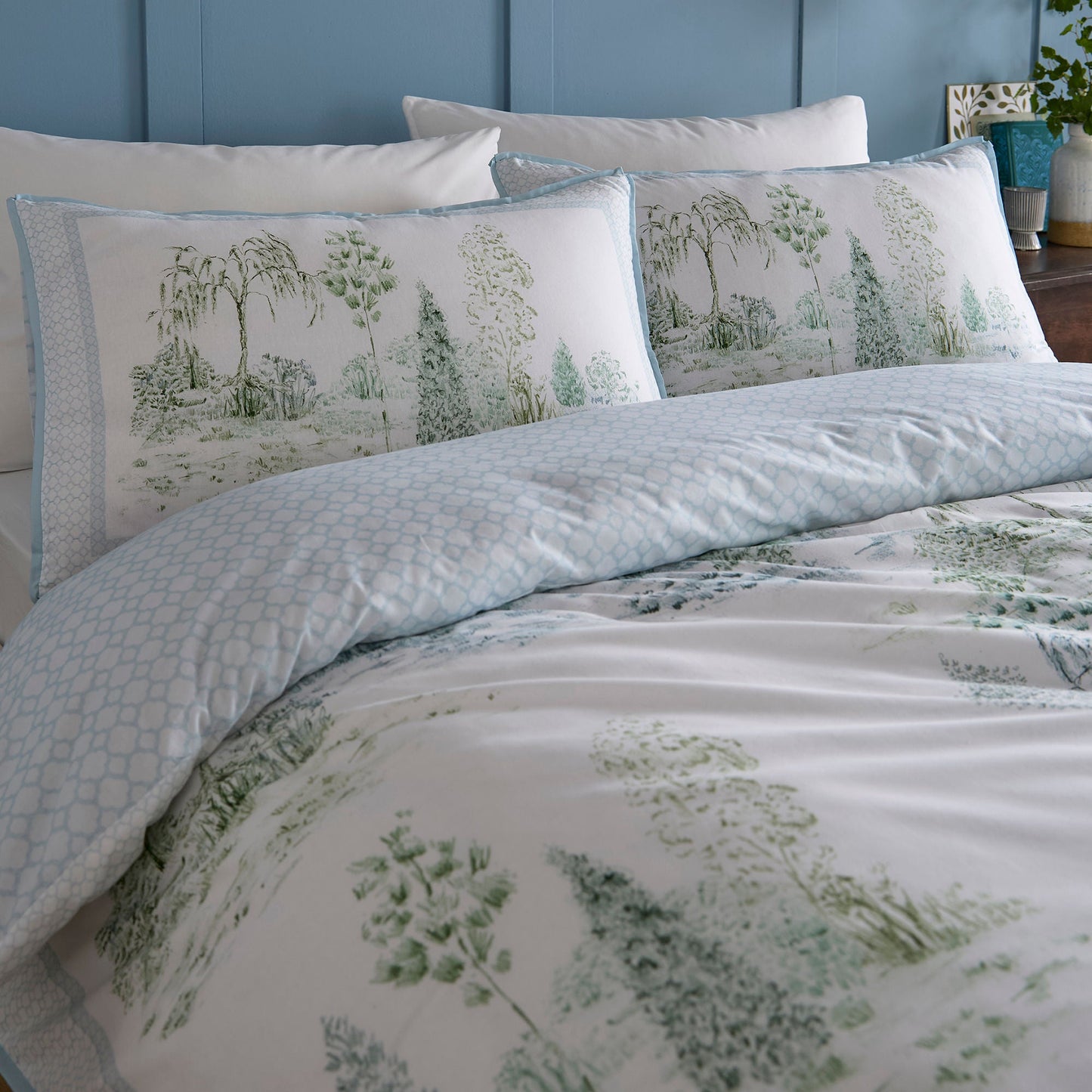 Willow Tree Scene Duvet Cover Set in Blue