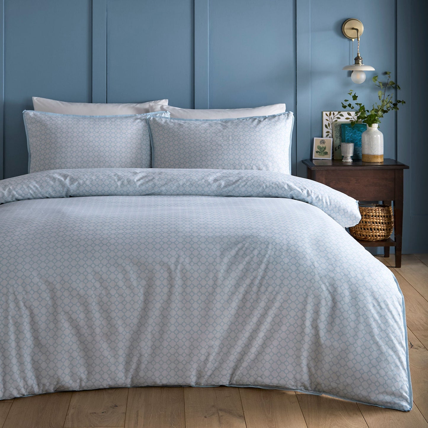 Willow Tree Scene Duvet Cover Set in Blue