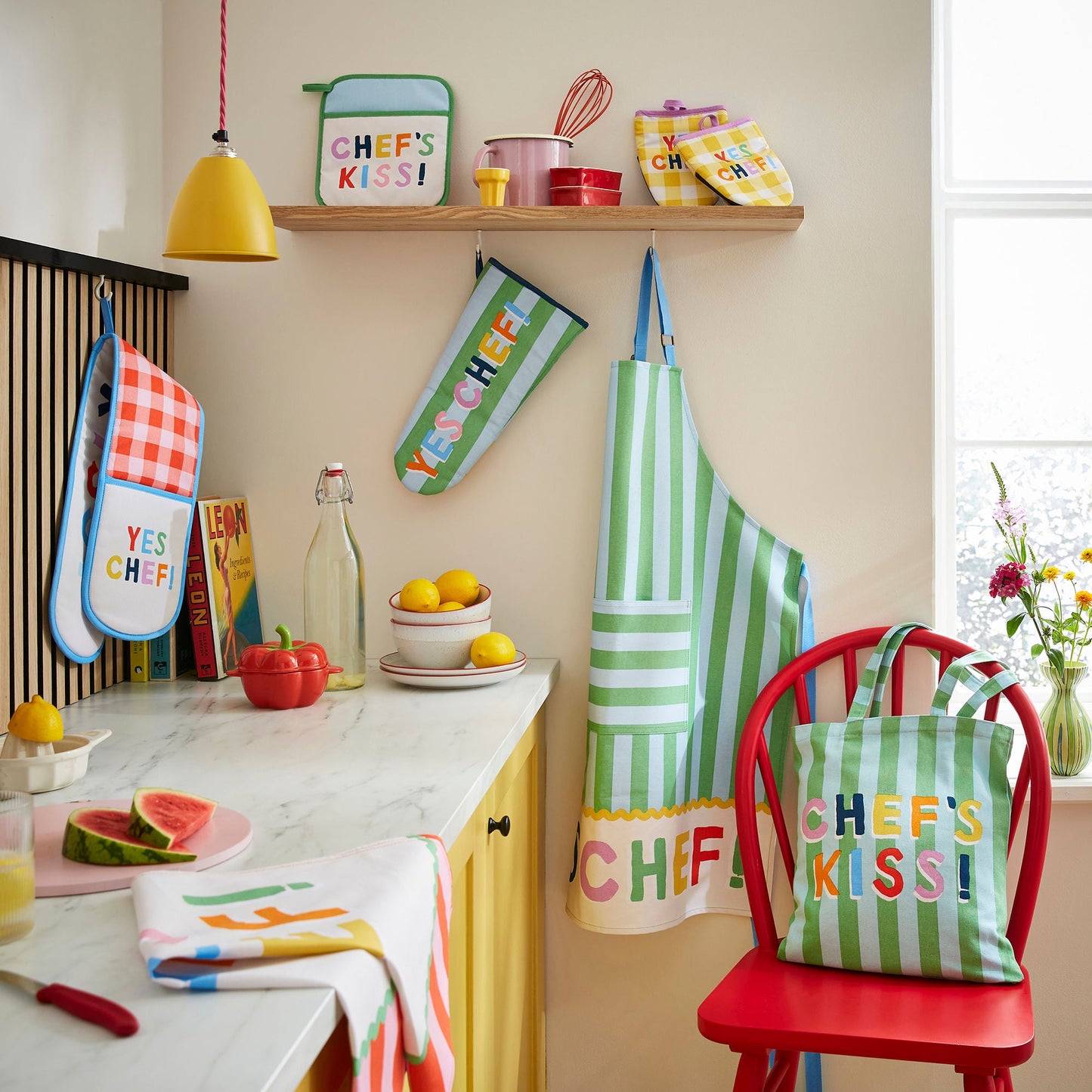 Yes Chef Gauntlet Oven Glove in Multicolour