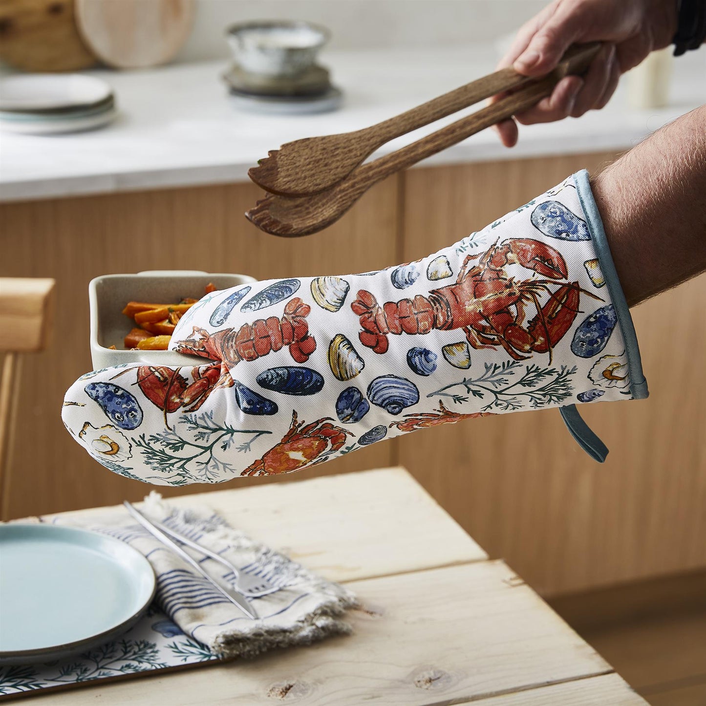 Ulster Weavers Shellfish Gauntlet Oven Glove One Size in Green - Gauntlet Oven Glove - Ulster Weavers